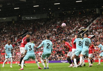 阿莫林兑现豪言！B费读秒点球绝杀，曼联3-2险胜升班马造英超神迹